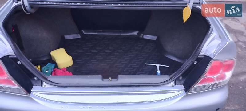 Седан Mitsubishi Lancer 2004 в Києві