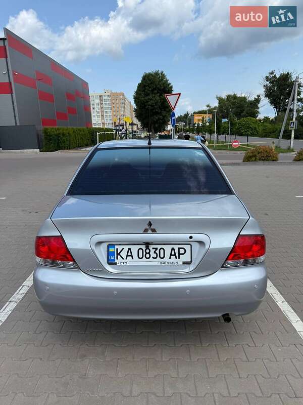 Седан Mitsubishi Lancer 2011 в Мене
