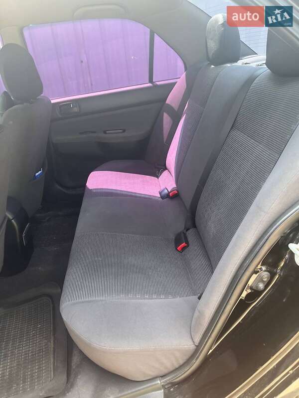 Седан Mitsubishi Lancer 2004 в Полтаве