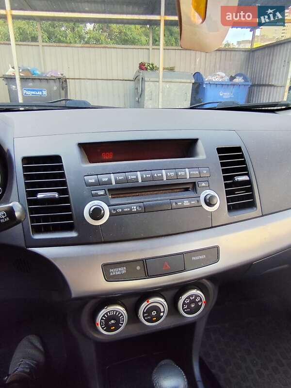 Хэтчбек Mitsubishi Lancer 2009 в Киеве