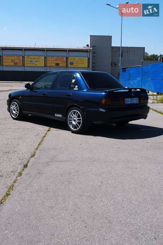 Седан Mitsubishi Lancer 1995 в Харькове