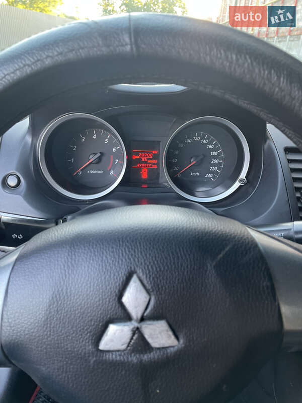 Седан Mitsubishi Lancer 2010 в Полонном