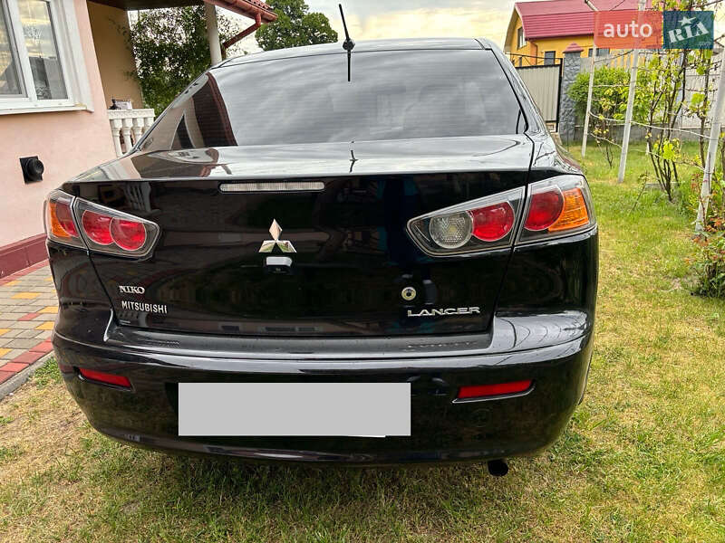 Седан Mitsubishi Lancer 2013 в Старичах