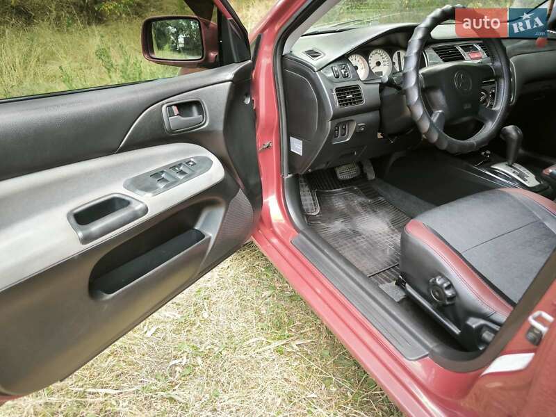 Седан Mitsubishi Lancer 2004 в Днепре