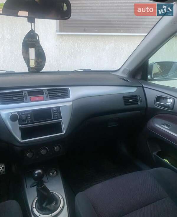 Универсал Mitsubishi Lancer 2005 в Синельниково