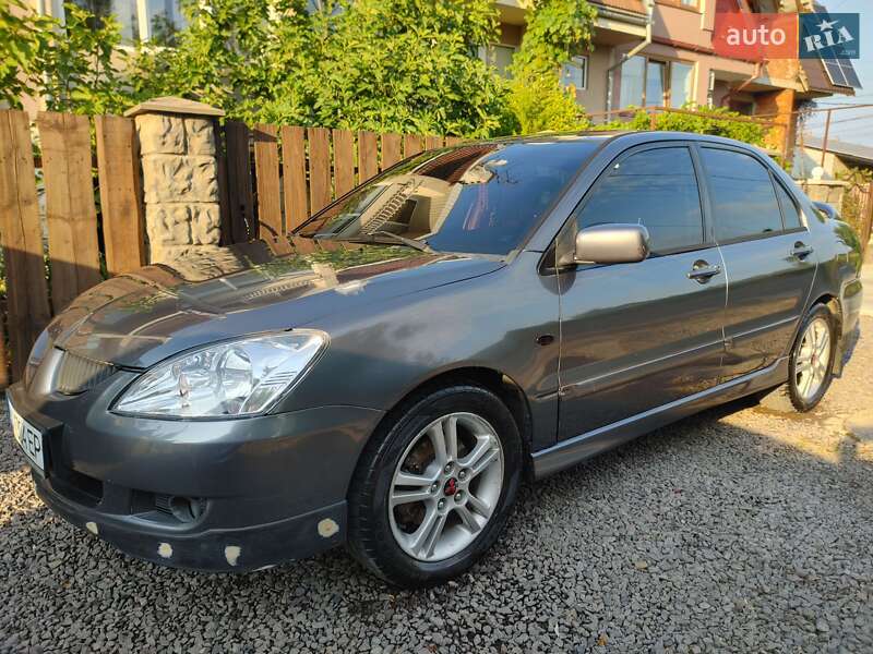 Седан Mitsubishi Lancer 2004 в Ужгороде