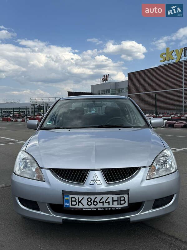 Седан Mitsubishi Lancer 2003 в Киеве