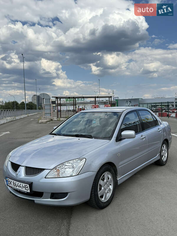 Седан Mitsubishi Lancer 2003 в Киеве