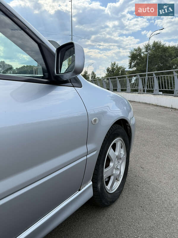 Седан Mitsubishi Lancer 2003 в Киеве