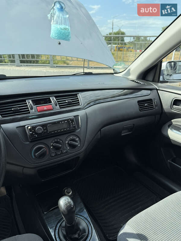 Седан Mitsubishi Lancer 2003 в Киеве