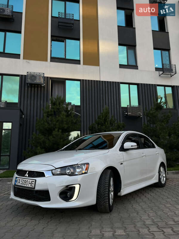 Седан Mitsubishi Lancer 2015 в Киеве