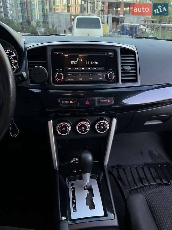 Седан Mitsubishi Lancer 2015 в Киеве