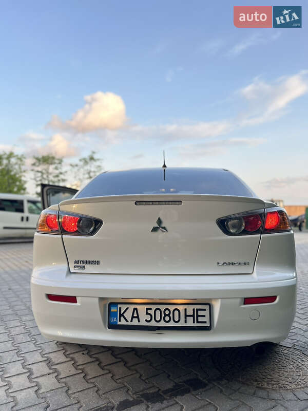 Седан Mitsubishi Lancer 2015 в Киеве