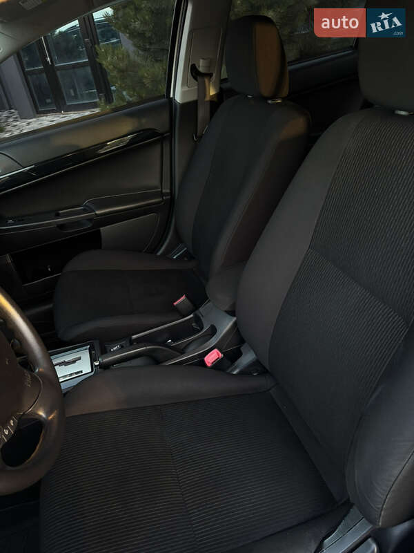 Седан Mitsubishi Lancer 2015 в Киеве