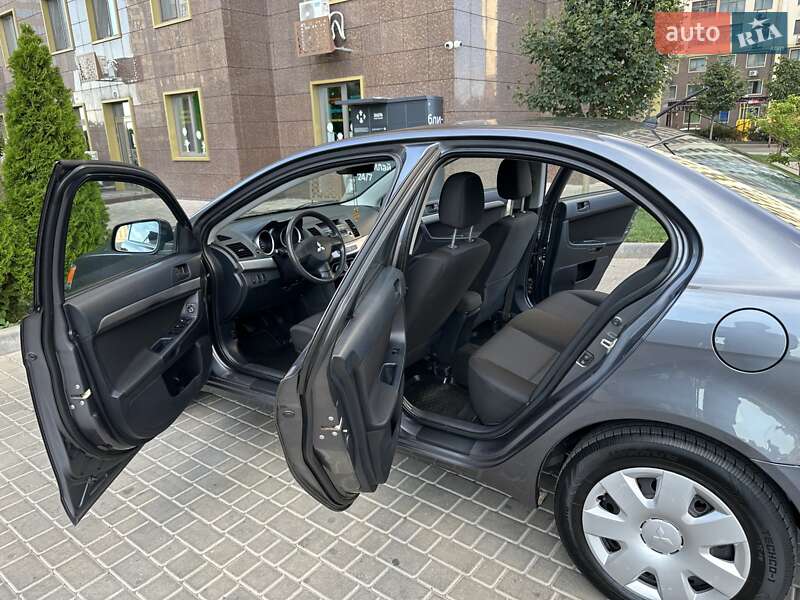 Седан Mitsubishi Lancer 2009 в Одессе