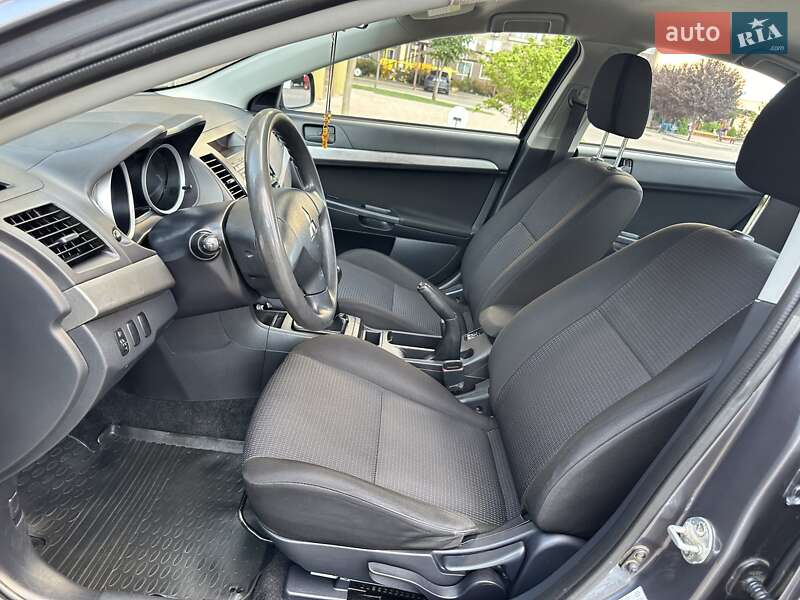 Седан Mitsubishi Lancer 2009 в Одессе