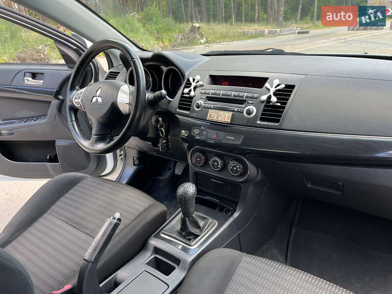 Седан Mitsubishi Lancer 2012 в Чернигове