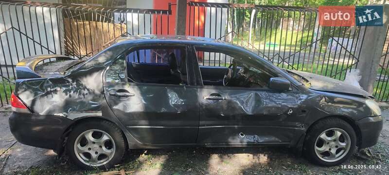 Седан Mitsubishi Lancer 2004 в Киеве