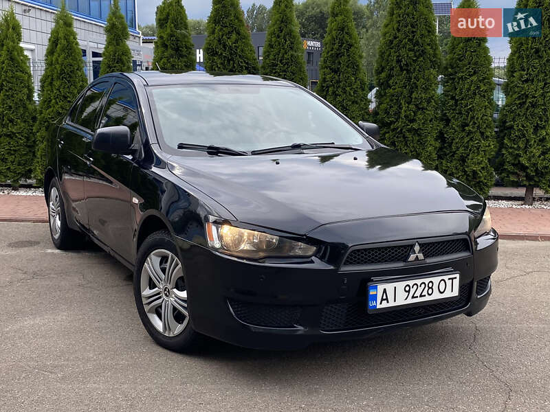 Седан Mitsubishi Lancer 2010 в Києві