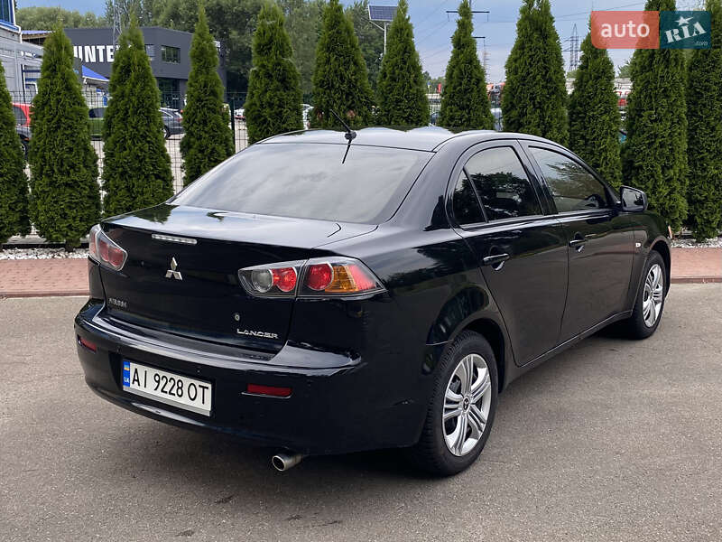 Седан Mitsubishi Lancer 2010 в Києві