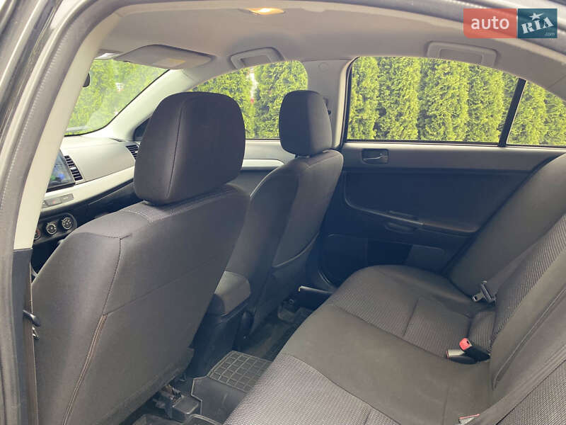 Седан Mitsubishi Lancer 2010 в Києві