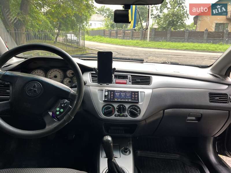Седан Mitsubishi Lancer 2005 в Острозі