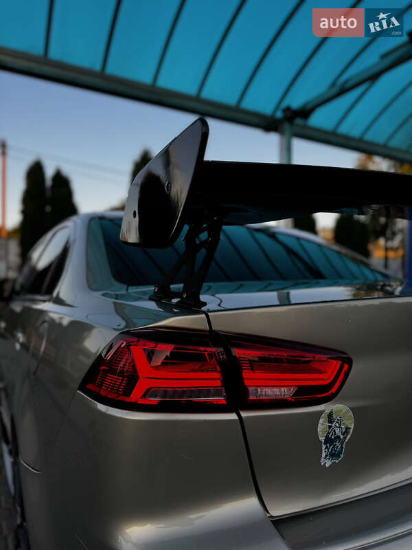 Седан Mitsubishi Lancer 2008 в Березному