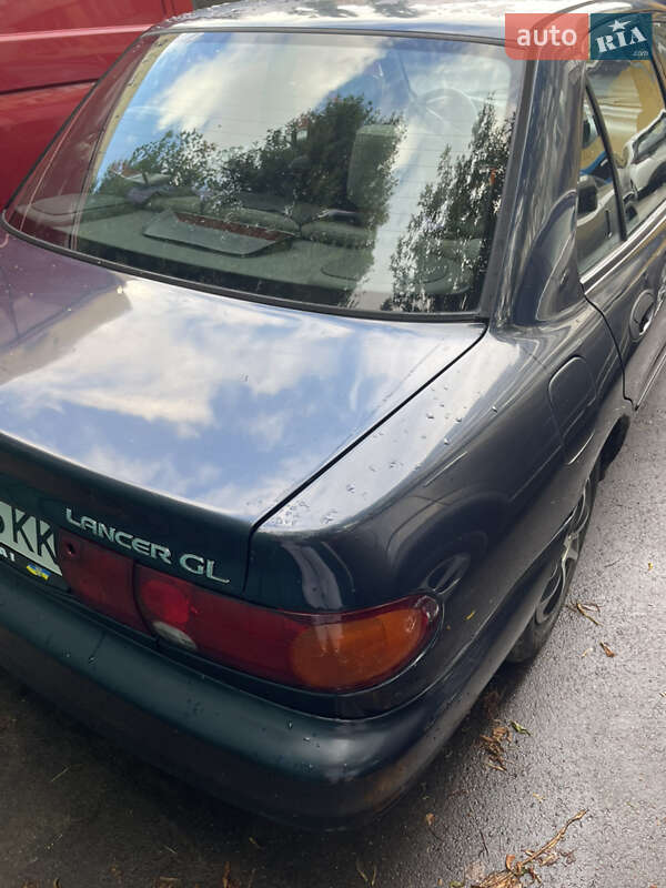 Седан Mitsubishi Lancer 1994 в Киеве