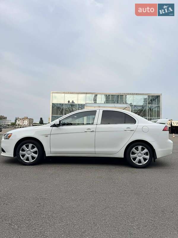 Седан Mitsubishi Lancer 2012 в Киеве