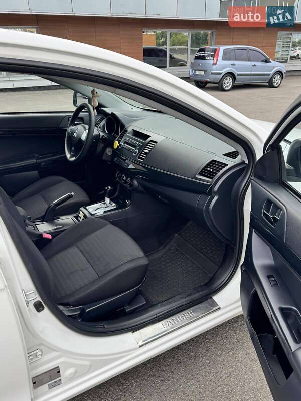 Седан Mitsubishi Lancer 2012 в Киеве