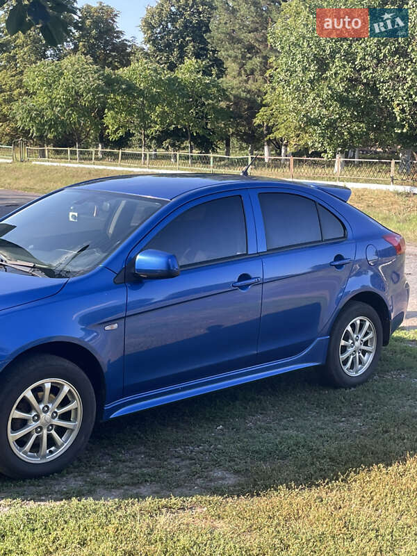 Хетчбек Mitsubishi Lancer 2010 в Гребінці