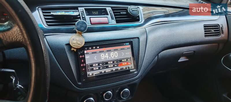 Седан Mitsubishi Lancer 2003 в Києві