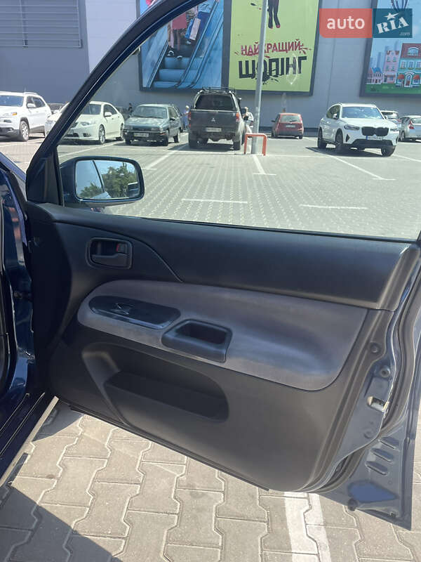 Седан Mitsubishi Lancer 2004 в Одессе