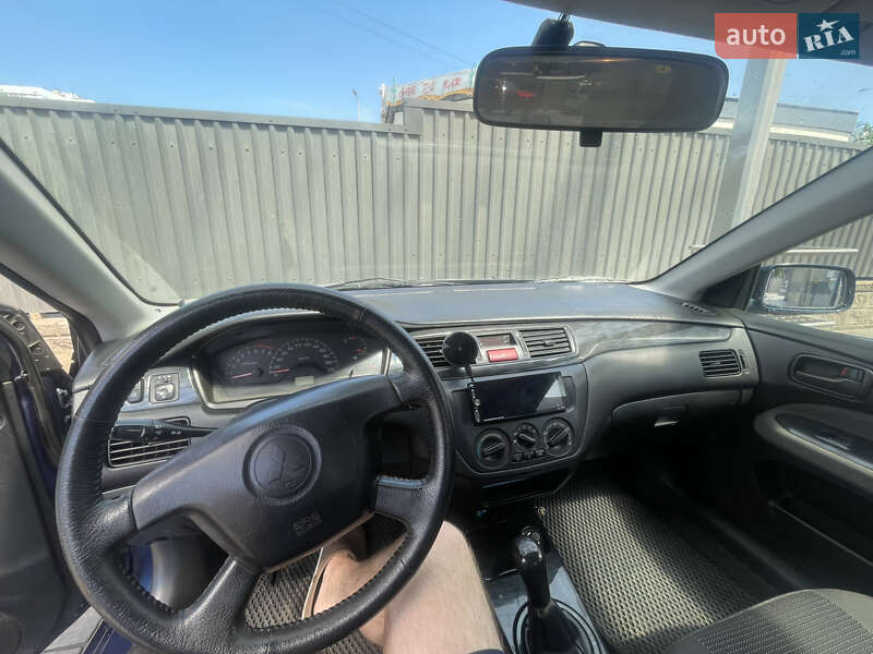Седан Mitsubishi Lancer 2004 в Одессе