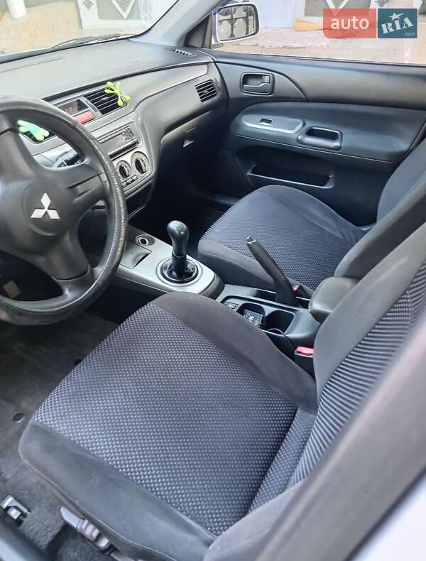 Седан Mitsubishi Lancer 2006 в Черновцах
