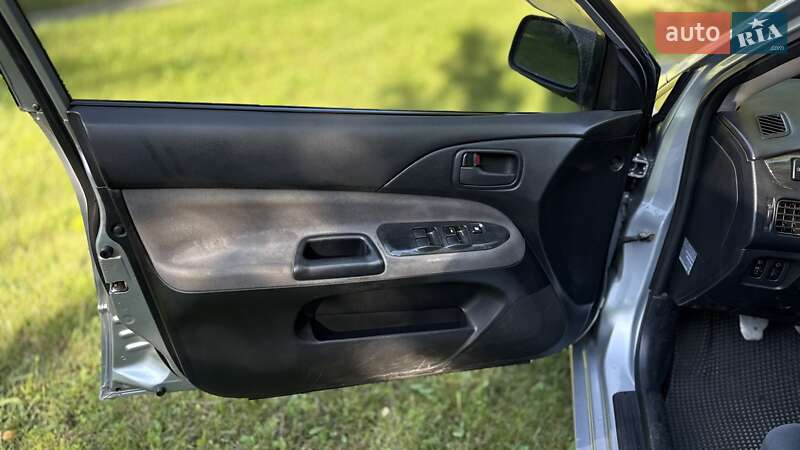 Седан Mitsubishi Lancer 2005 в Ужгороді