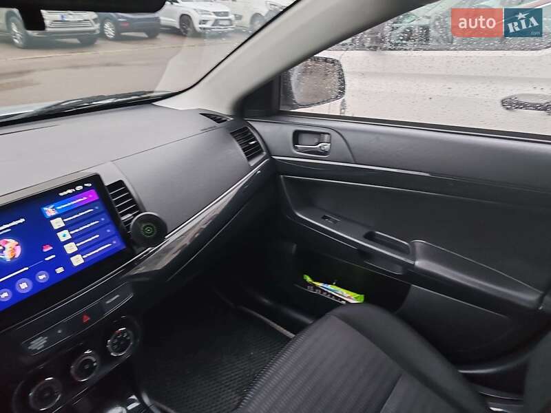 Седан Mitsubishi Lancer 2012 в Чернигове