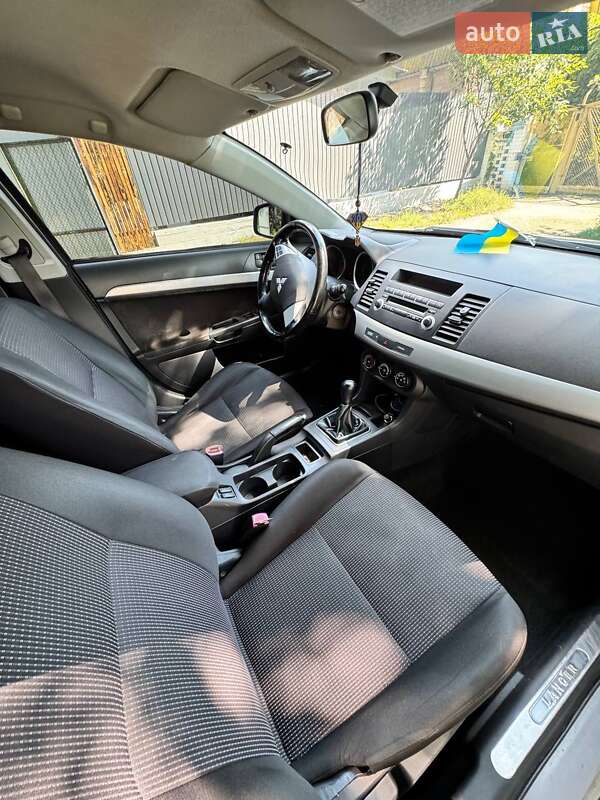 Седан Mitsubishi Lancer 2010 в Обухове