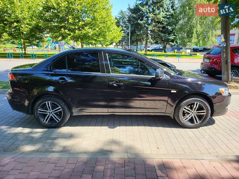 Седан Mitsubishi Lancer 2011 в Могилев-Подольске
