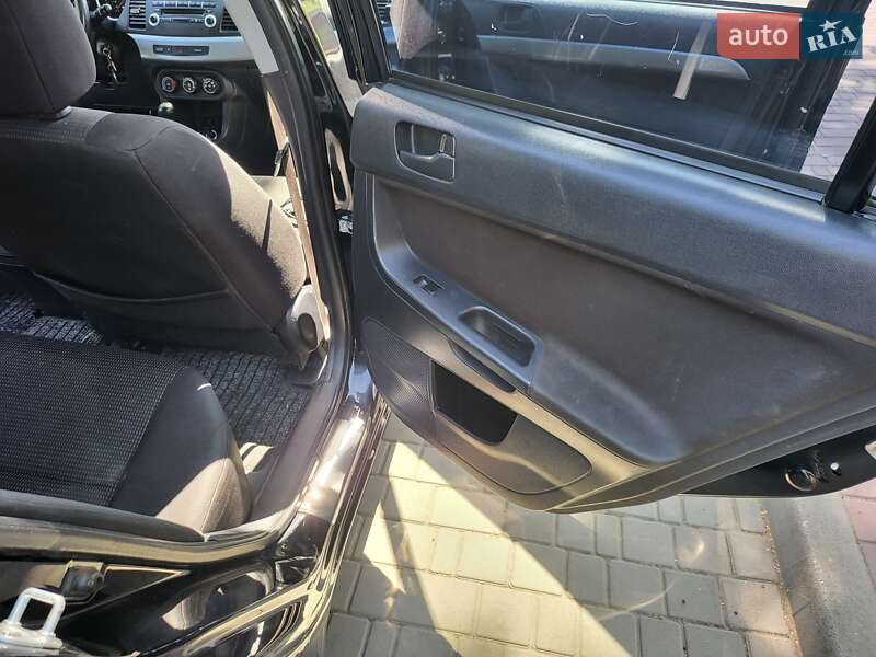 Седан Mitsubishi Lancer 2011 в Могилев-Подольске