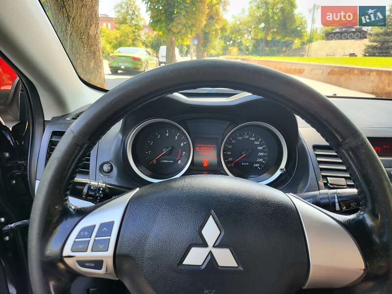 Седан Mitsubishi Lancer 2011 в Могилев-Подольске