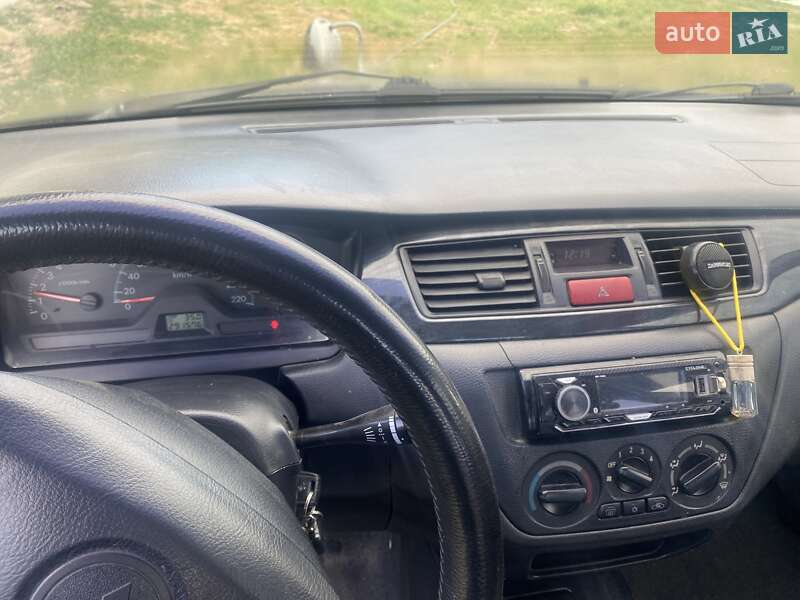 Седан Mitsubishi Lancer 2004 в Коломые