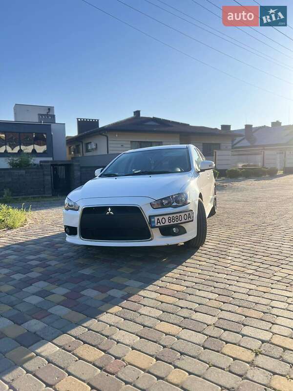 Седан Mitsubishi Lancer 2015 в Ужгороде