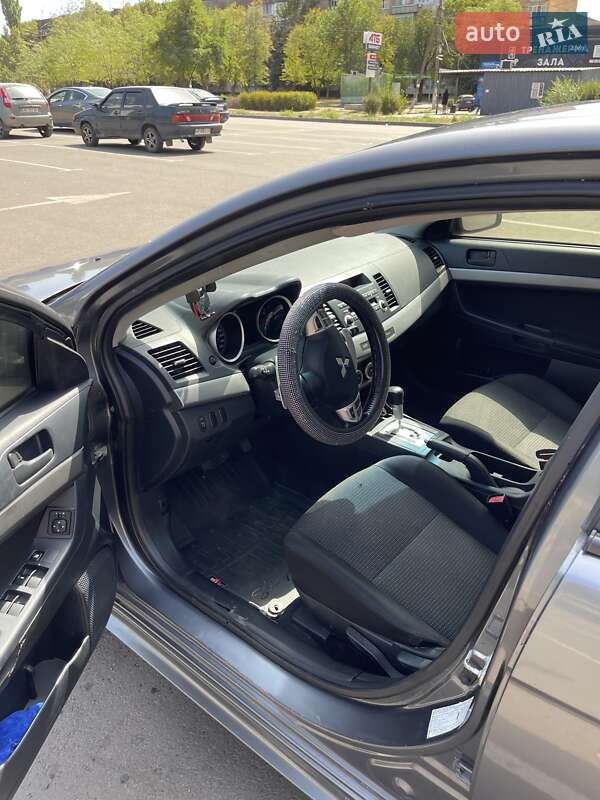 Хэтчбек Mitsubishi Lancer 2009 в Кривом Роге фото 5 Хэтчбек Mitsubishi Lancer 2009 в Кривом Роге