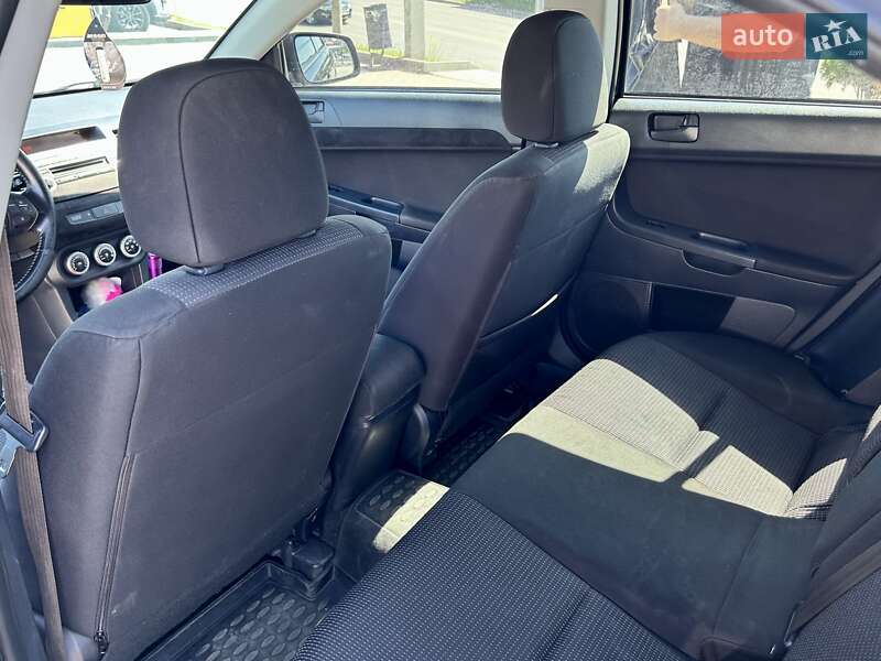 Хетчбек Mitsubishi Lancer 2009 в Чернівцях