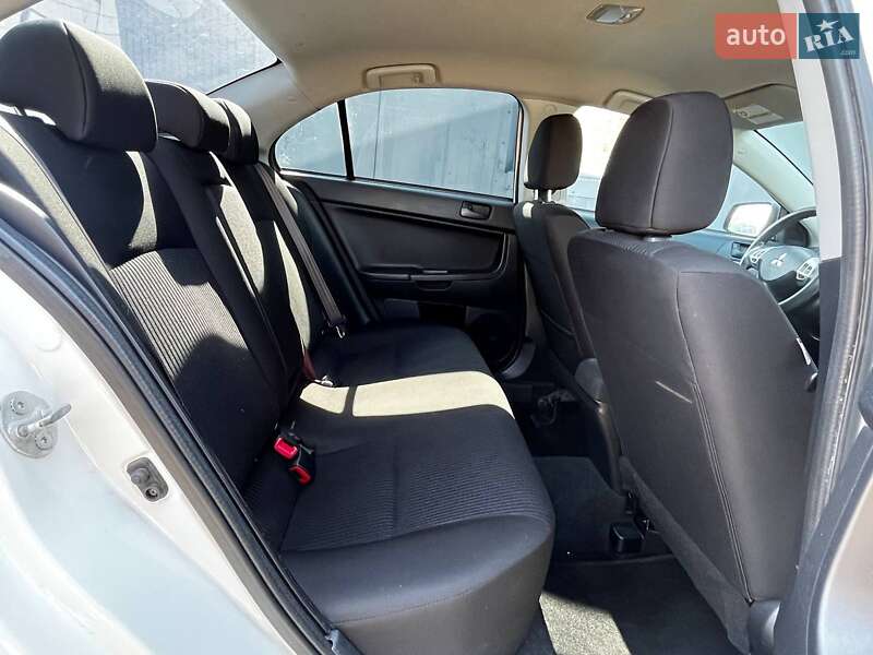 Седан Mitsubishi Lancer 2014 в Киеве