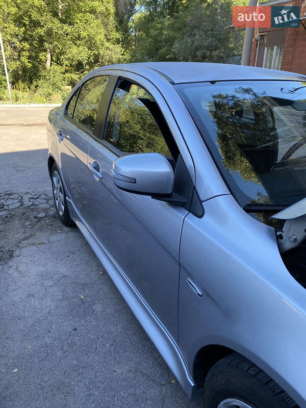 Седан Mitsubishi Lancer 2015 в Дніпрі