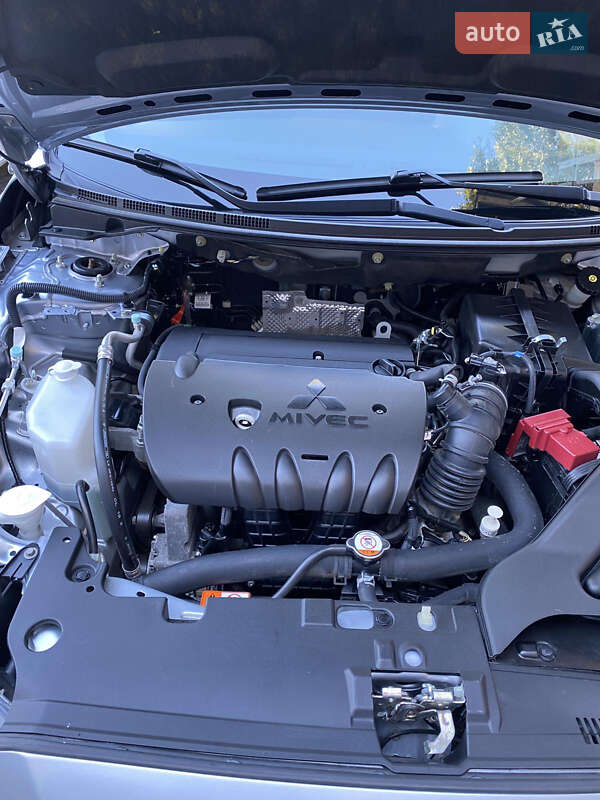 Седан Mitsubishi Lancer 2015 в Дніпрі