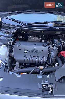 Седан Mitsubishi Lancer 2015 в 