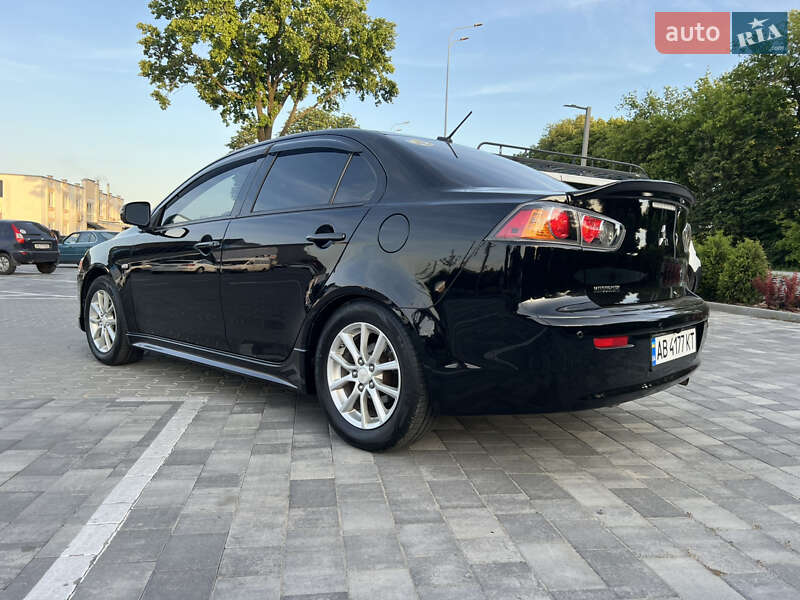 Седан Mitsubishi Lancer 2015 в Виннице